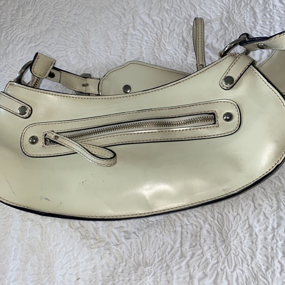 GUESS Satchel Handbag - Picture 13 of 16